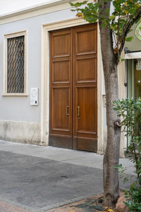 Varese Suites Exteriör bild