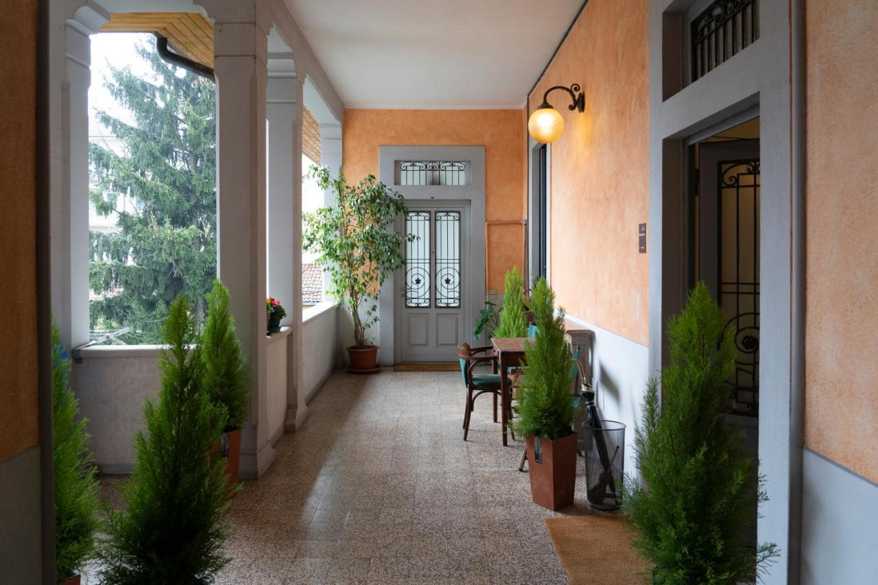 Varese Suites Exteriör bild